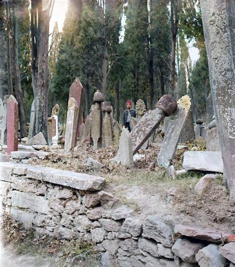 karacaahmet mezarlığında kaç kişi yatıyor